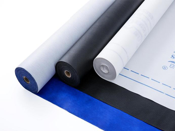 Filtration microporeuse intelligente : bloque la pluie, évacue l'humidité